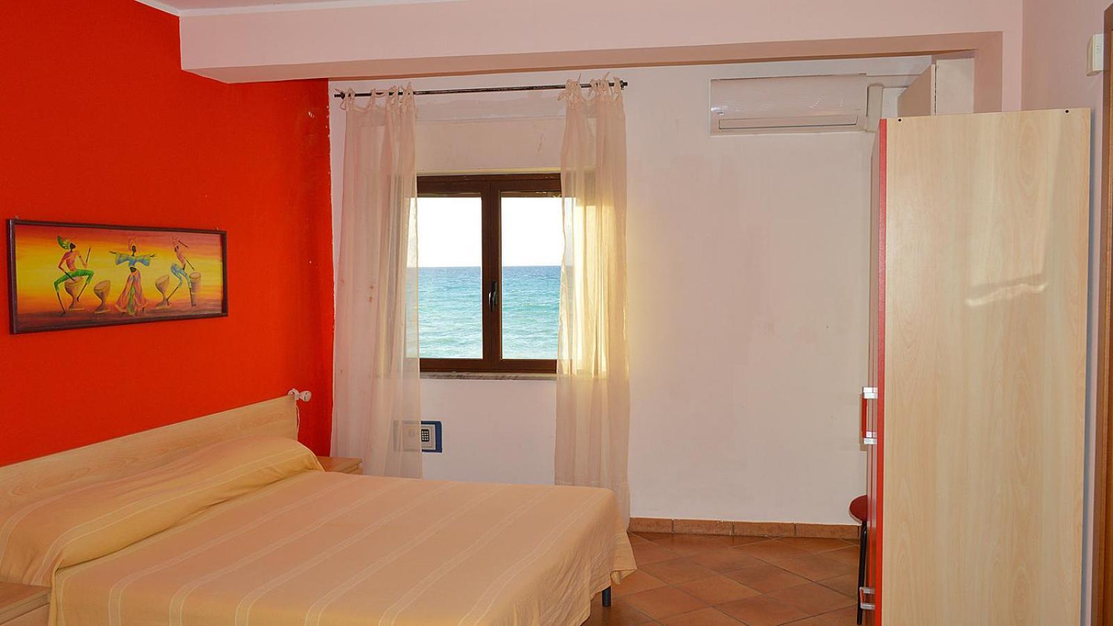 Splash'S Rooms Spadafora Εξωτερικό φωτογραφία