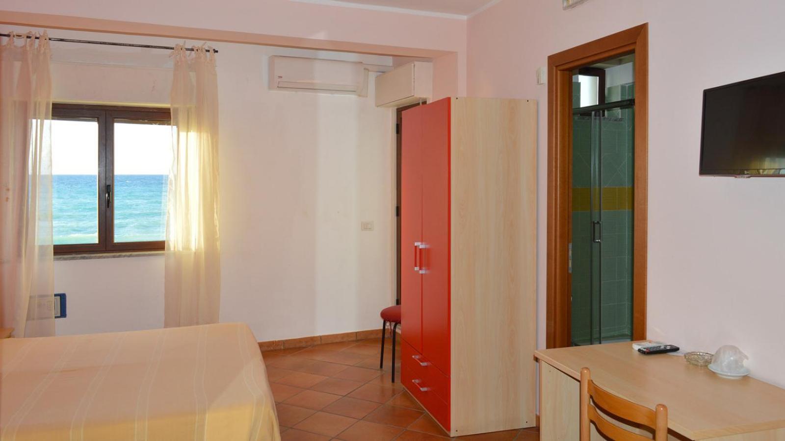 Splash'S Rooms Spadafora Εξωτερικό φωτογραφία