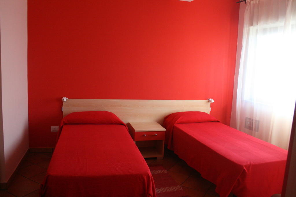 Splash'S Rooms Spadafora Δωμάτιο φωτογραφία