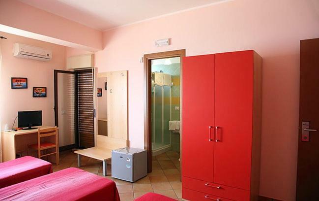 Splash'S Rooms Spadafora Εξωτερικό φωτογραφία